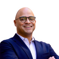 Daniel Cruz headshot